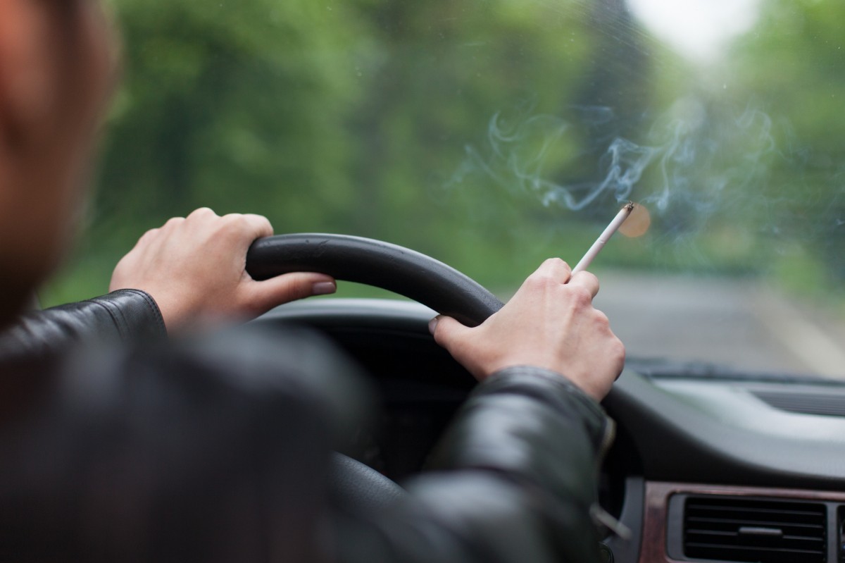 Smoker-Distraction-Driving.jpg